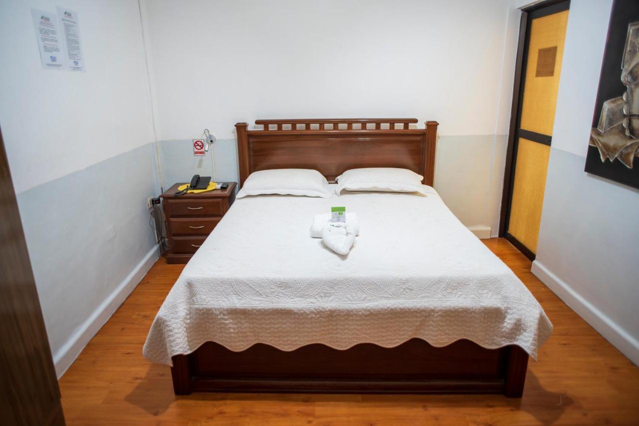 Buen Retiro Apart Hotel Santa Cruz de La Sierra Exteriör bild